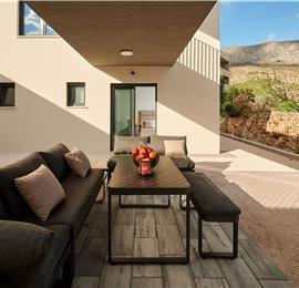 6 bedroom villa with heated pool near Omis, sleeps 12